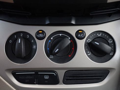Used 2014 Ford Focus SE FWD image 36