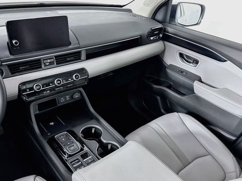 Certified 2024 Honda Pilot Touring image 25