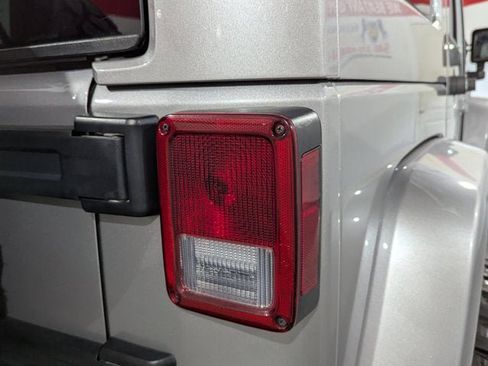 Used 2015 Jeep Wrangler Unlimited Sahara w/ Dual Top Group image 41