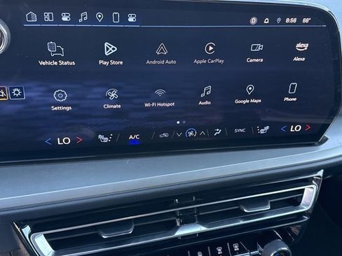 Used 2024 Chevrolet Traverse LS image 24