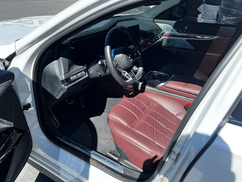 Used 2024 BMW i7 M70 AWD/4WD image 17