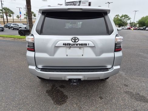 Used 2023 Toyota 4Runner SR5 AWD/4WD image 4