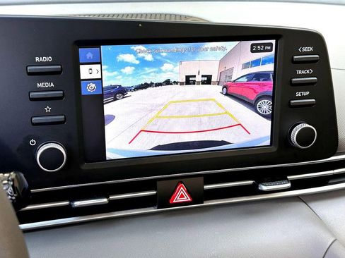 Used 2025 Hyundai Elantra SE w/ Cargo Package image 21