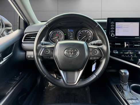 Used 2024 Toyota Camry SE image 5
