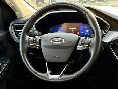 Certified 2022 Ford Escape Titanium image 15