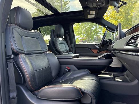Used 2024 Lincoln Navigator Black Label AWD/4WD image 29