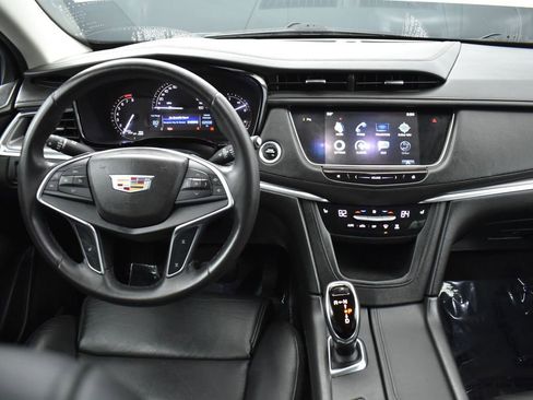 Used 2017 Cadillac XT5 Luxury image 12