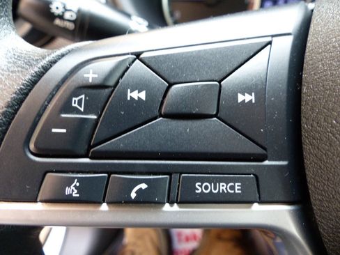 Used 2020 Nissan Kicks S FWD image 45