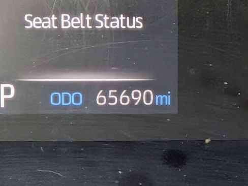 Used 2022 Toyota Highlander LE FWD image 26
