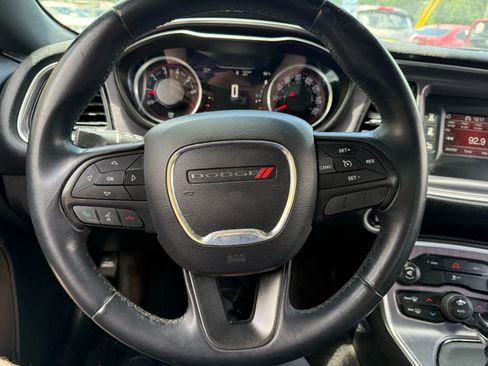 Used 2016 Dodge Challenger SXT image 19