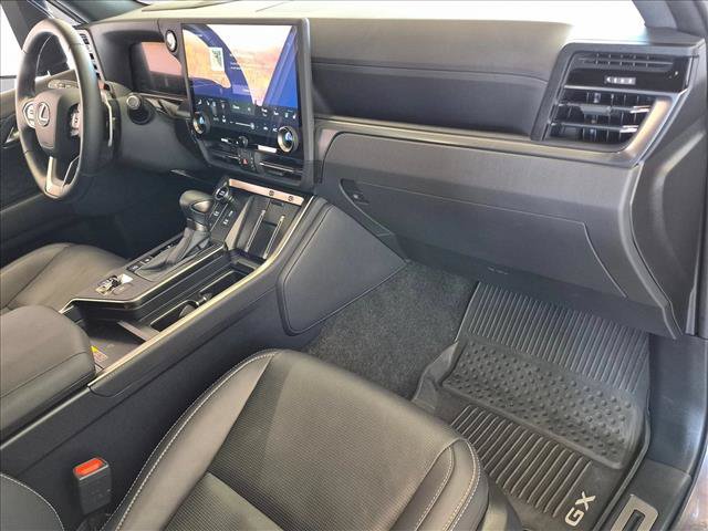 Used 2025 Lexus GX 550 AWD/4WD image 17