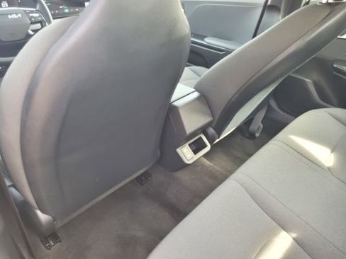 Used 2025 Kia K4 LXS image 12