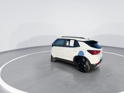 Used 2022 Chevrolet TrailBlazer LT w/ Driver Confidence Package image 6