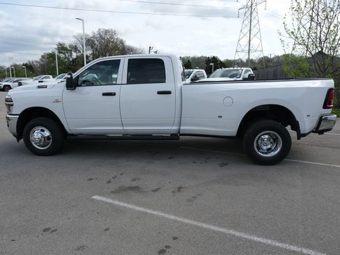 New 2026 RAM 3500 Tradesman AWD/4WD image 11