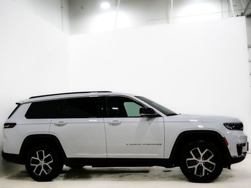 Used 2024 Jeep Grand Cherokee L Limited w/ Luxury Tech Group II image 5