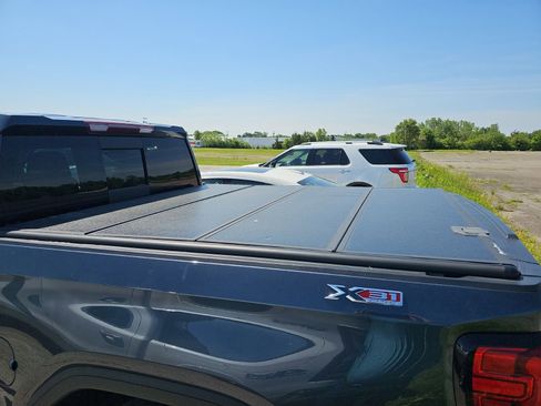 Used 2020 GMC Sierra 1500 SLT w/ SLT Premium Package AWD/4WD image 3