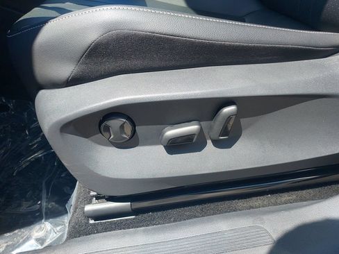Used 2023 Volkswagen Tiguan SE w/ Panoramic Sunroof Package FWD image 25