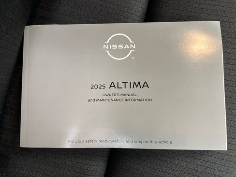 Used 2025 Nissan Altima 2.5 SV image 25