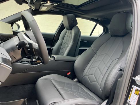 Used 2025 BMW 530i xDrive 530i xDrive w/ Premium Package image 13