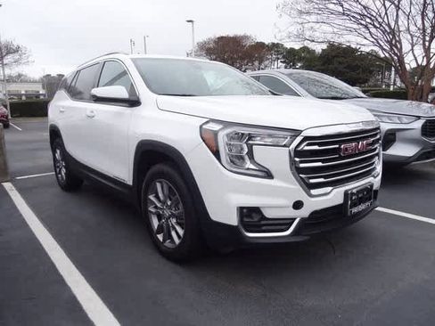 Used 2024 GMC Terrain SLT image 3