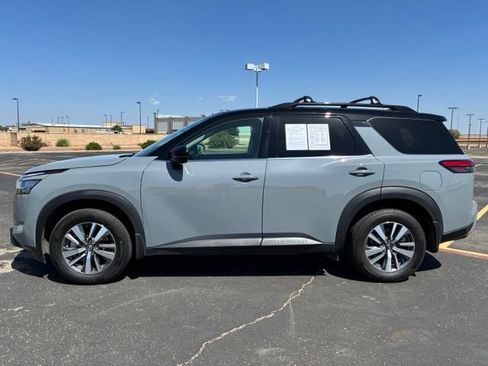 Certified 2024 Nissan Pathfinder SL w/ Black Appearance Package FWD image 3
