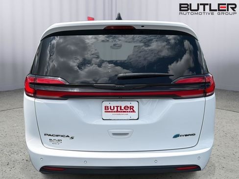 Used 2024 Chrysler Pacifica Limited FWD image 5