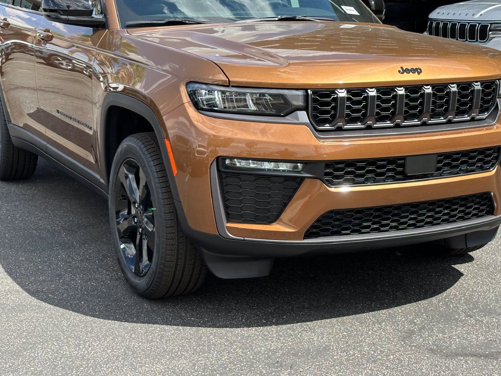 New 2026 Jeep Grand Cherokee L Limited w/ Limited Altitude Package AWD/4WD image 9