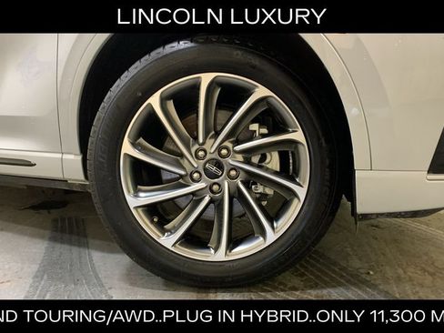 Used 2025 Lincoln Corsair Grand Touring w/ Towing Package AWD/4WD image 9