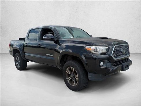 Used 2019 Toyota Tacoma TRD Sport AWD/4WD image 3