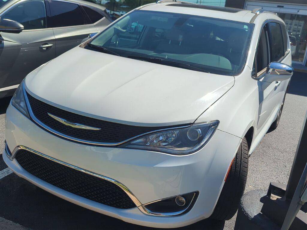 Used 2017 Chrysler Pacifica Limited FWD image 2