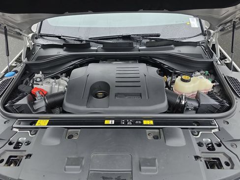 Certified 2025 Land Rover Range Rover Sport SE AWD/4WD image 32