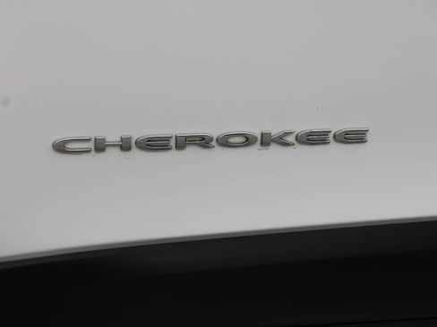 Used 2019 Jeep Cherokee Limited AWD/4WD image 32