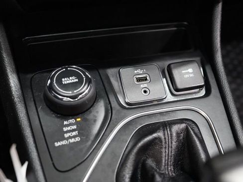 Used 2020 Jeep Cherokee Latitude Plus w/ Cold Weather Group image 30