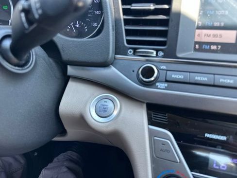 Used 2017 Hyundai Elantra SE w/ SE A/T Tech Package 03 FWD image 38