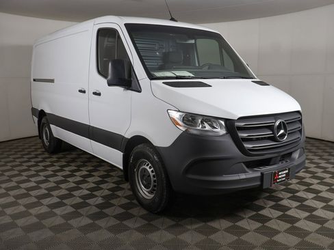 Used 2024 Mercedes-Benz Sprinter 2500 image 37