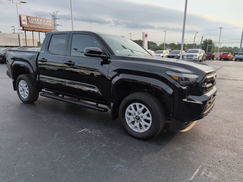 Used 2025 Toyota Tacoma SR5 AWD/4WD image 7