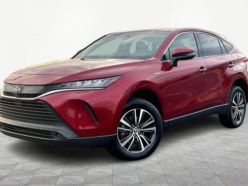 Used 2021 Toyota Venza LE image 2