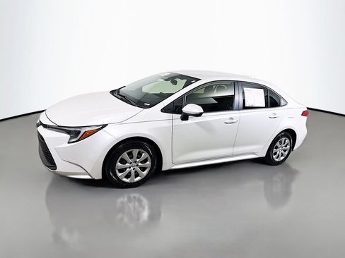 Certified 2024 Toyota Corolla LE FWD image 3