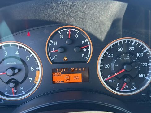 Used 2015 Nissan Titan SV w/ SV Value Truck Package image 19