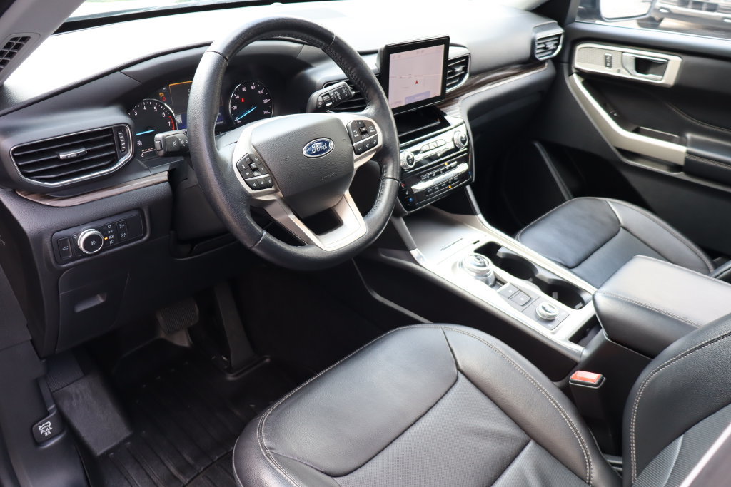 Used 2022 Ford Explorer Limited w/ Equipment Group 301A AWD/4WD image 5