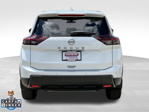 Certified 2025 Nissan Rogue SV image 4