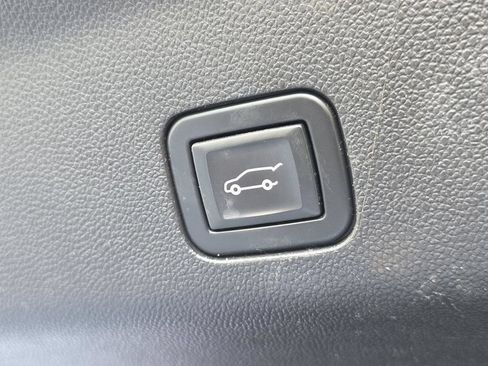 Used 2021 Chevrolet Suburban Z71 AWD/4WD image 12