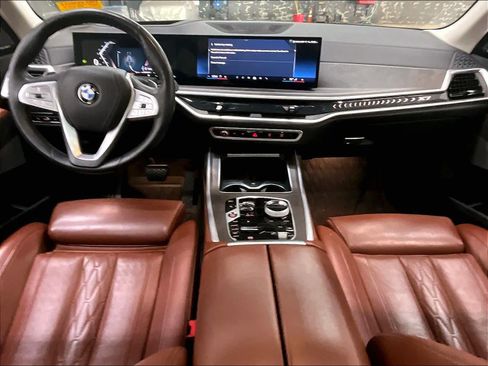 Used 2024 BMW X7 xDrive40i AWD/4WD image 17