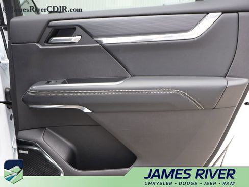 Used 2026 GMC Acadia Elevation w/ Elevation Premium Package image 11