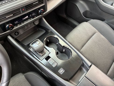 Used 2025 Nissan Rogue SV FWD image 43