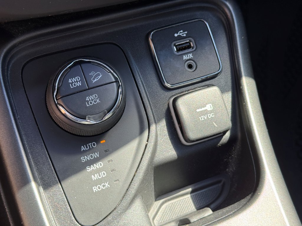 Used 2017 Jeep Compass Trailhawk w/ Leather Interior Group AWD/4WD image 29