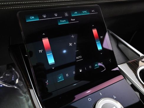 Certified 2025 Cadillac Escalade Premium Luxury image 32