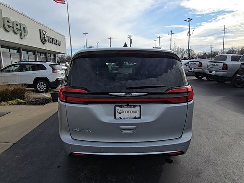 New 2026 Chrysler Pacifica Pinnacle image 7