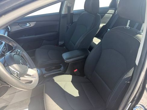Used 2019 Kia Forte LXS FWD image 9