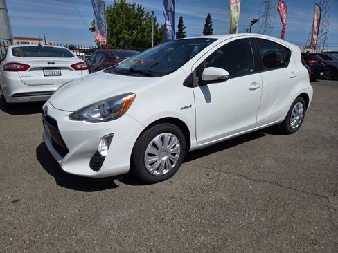 Used 2016 Toyota Prius C Two FWD image 1